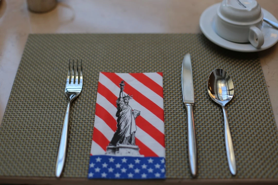 Bàn với các thông báo phí sinh viên.