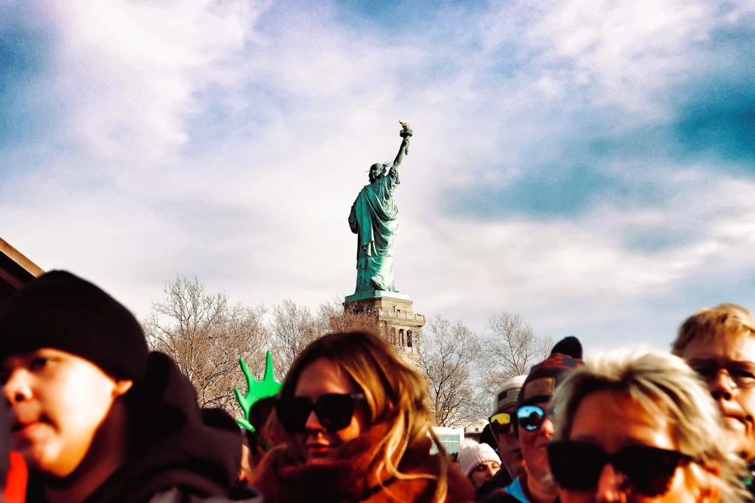 Sinh viên quốc tế chụp ảnh tại địa danh nổi tiếng ở Mỹ.