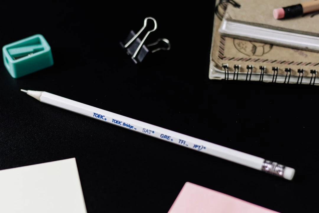 Tài liệu chuẩn bị du học Mỹ gồm sách TOEFL và SAT.